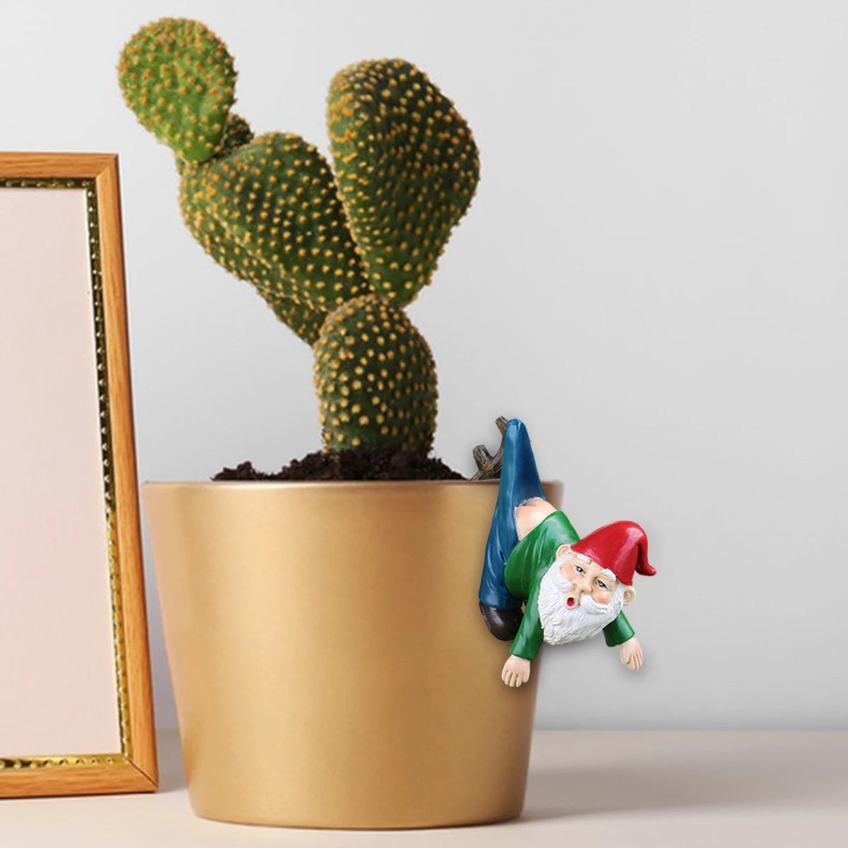 Funny Hanging Garden Gnome – Resin Dwarf Plant Pot Decoration